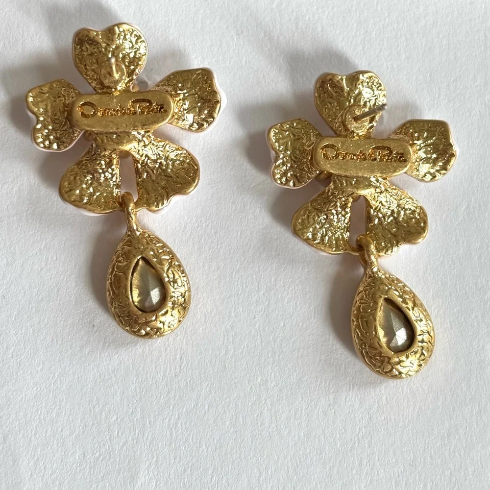 Oscar de la Renta • Baroque Flower drop Crystal Earrings